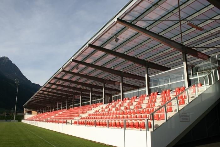 BVH-Stadiondach Matrei - PC-Stegplattensystem 2000 m2 - BDL 16 mm transparent